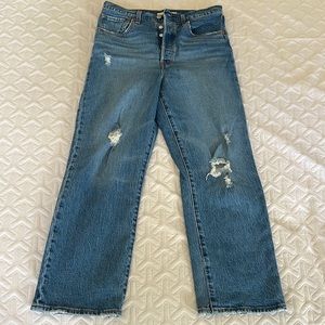 Levi’s rib cage straight ankle jeans. Size 30